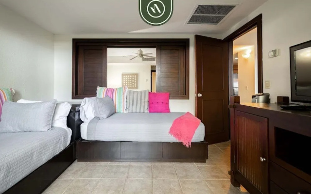 3BR Condo in the Krystal Grand Hotel - Beach