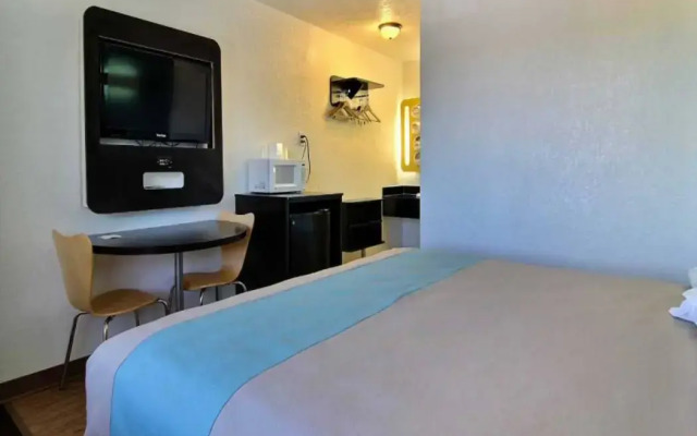 Motel 6 Carlsbad, NM