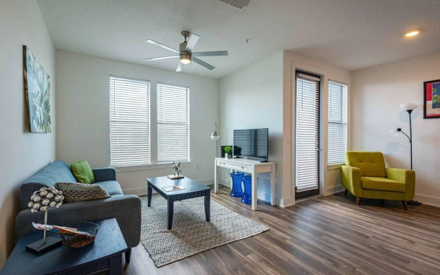 FRONTDESK NoHo Flats at North Hyde Park Apts Tampa