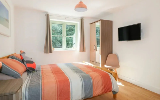 2 Merlin Lodge
