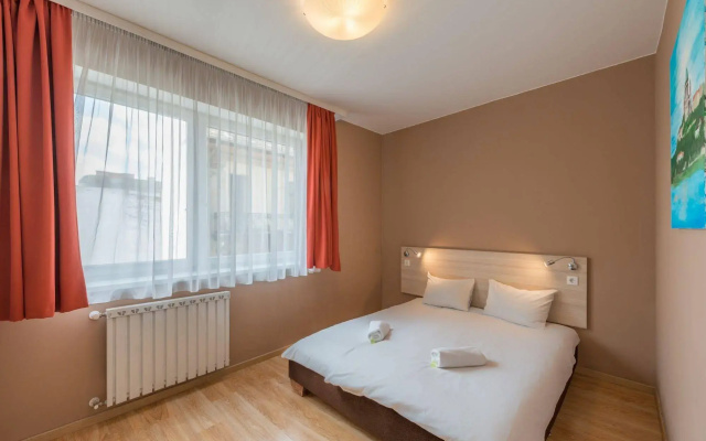 Corvin Plaza Apartments & Suites