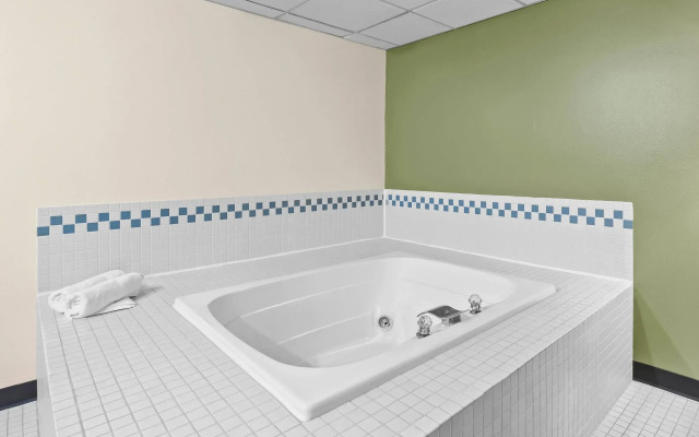 Super 8 by Wyndham Watertown WI
