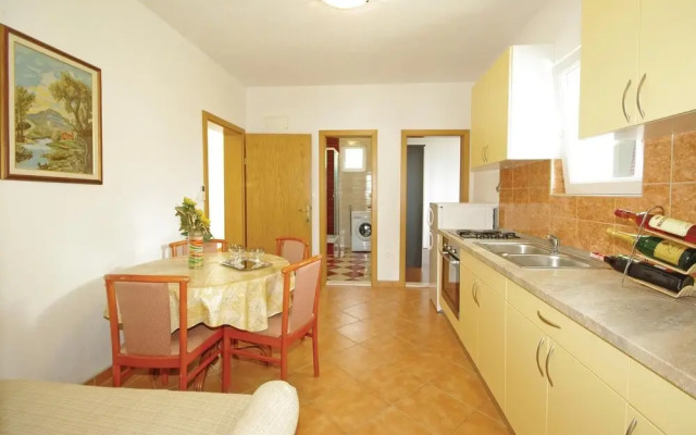 Beautiful Home in Makarska With Wifi and 2 Bedrooms