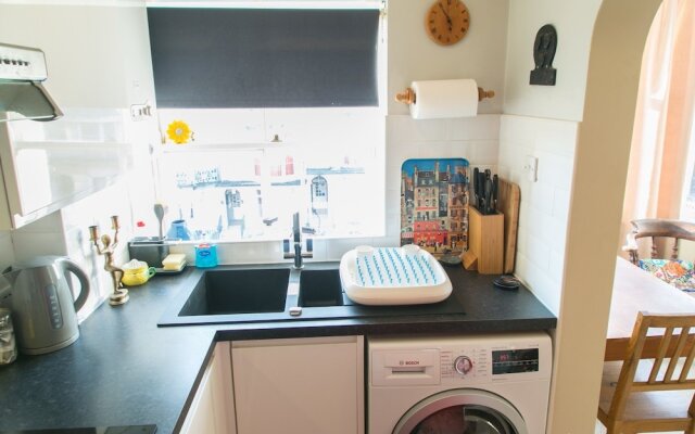 Perfect Brighton 2 Bed With Sea View!