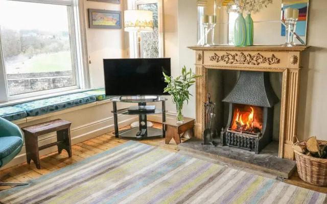 1 Bridge End & Garden