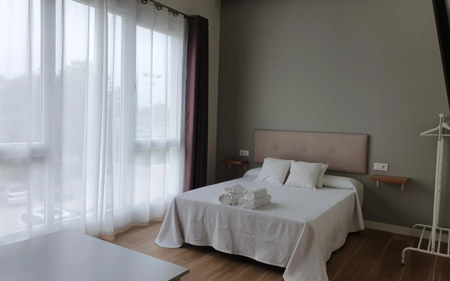 REDONDELA APARTMENTS - Bedroom, Bathroom & Kitchen