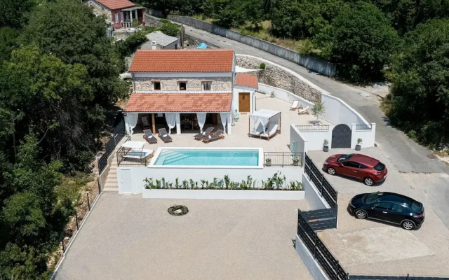 Casa Di Nika Private Heated Pool and Jacu