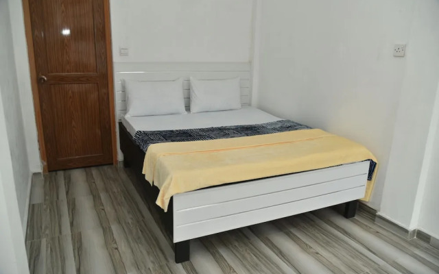 Shiny cot