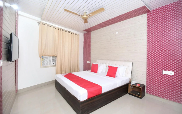 Capital O 13368 Hotel Gold Star