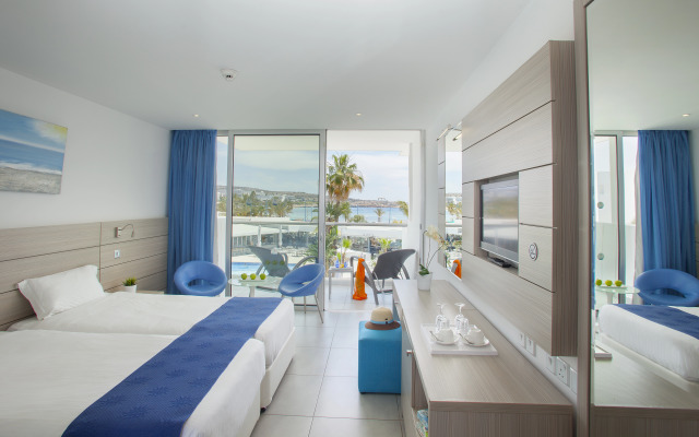 Limanaki Beach Hotel