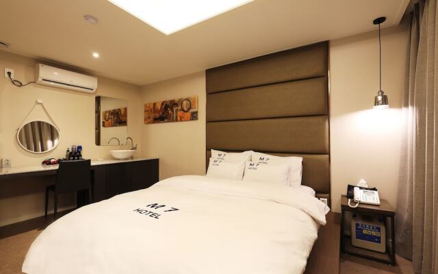 M7 hotel