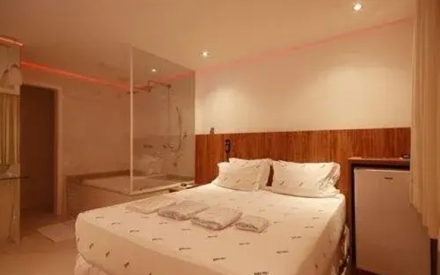 Delirius Motel - Adults Only