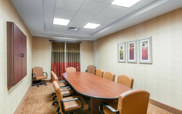 Comfort Suites North