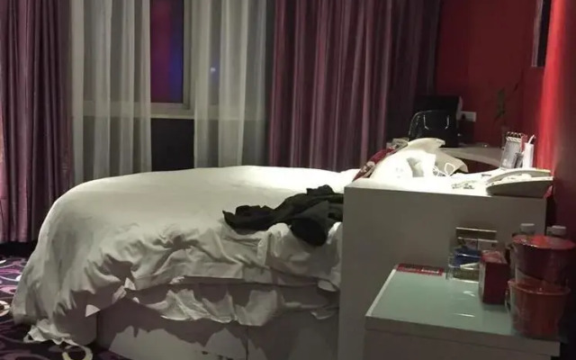 Zhumadian Yuechao Vogue Hotel
