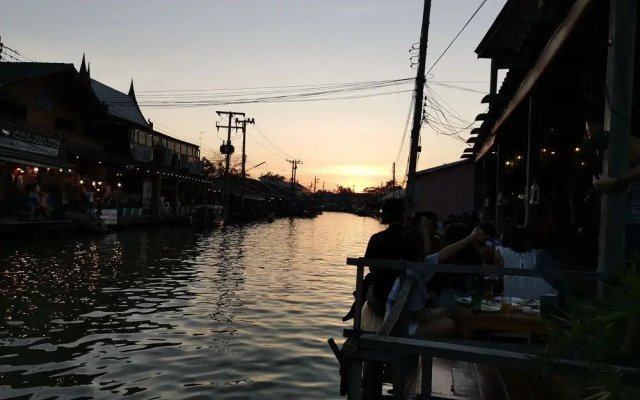 Ruang Sabai Amphawa