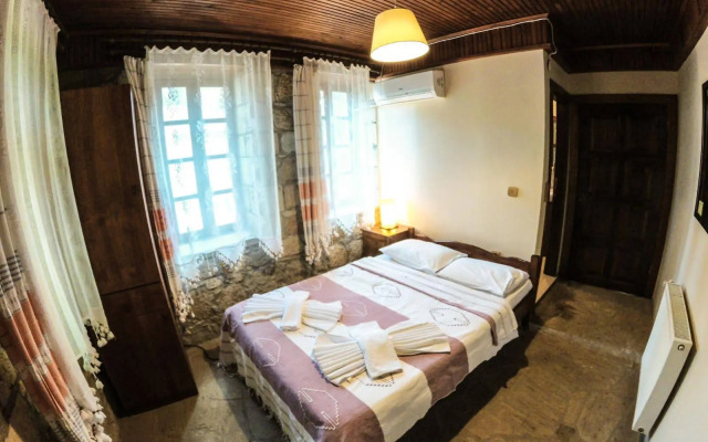 Zeushan Kucuk Otel