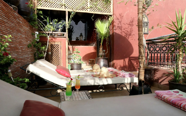 Riad La Porte Rouge By La Siredrah