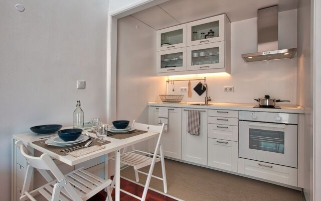 Portuguese Living Columbano Executive