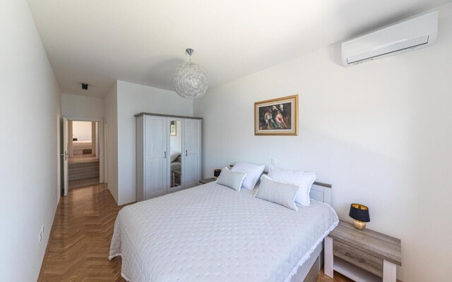 Stunning Apartment in Marina With Wifi and 3 Bedrooms