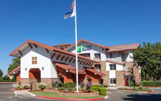 Holiday Inn Express and Suites Turlock by IHG