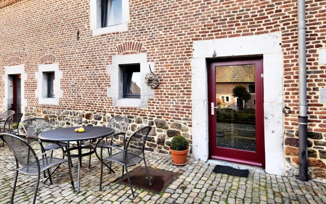 Pleasing Holiday Home in Richelle With Garden, Terrace, BBQ