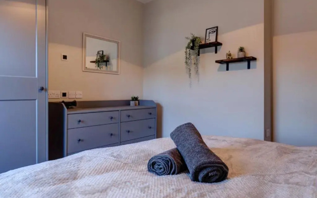 Cosy 2 bed home CHESTERFIELD