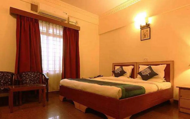 Fabhotel Spiro Grand