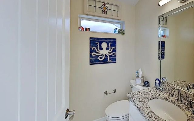 Beautiful River W/ Private Pool, Dock & Beach 3 Bedroom Home
