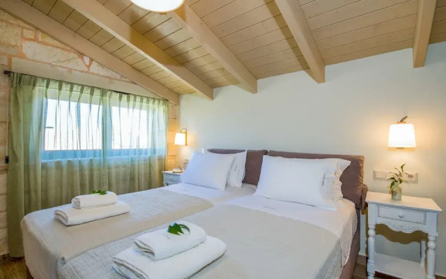 Villa Sirocos, Private eco pool, near the beach