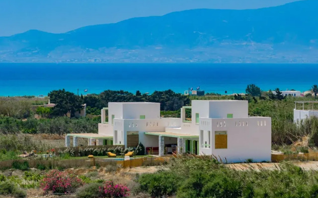 Plioni Villas & Suites