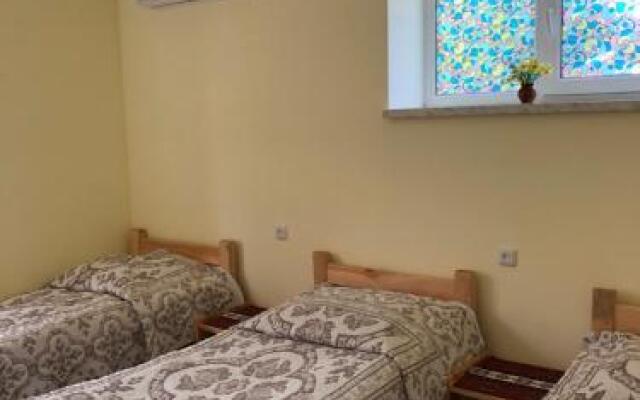 Areni Lodge Guest House & Cottage