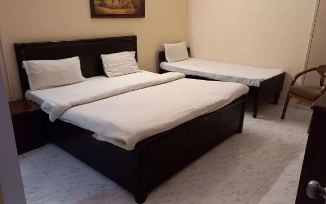 Room-boutique Guest Room in Heart of Ne