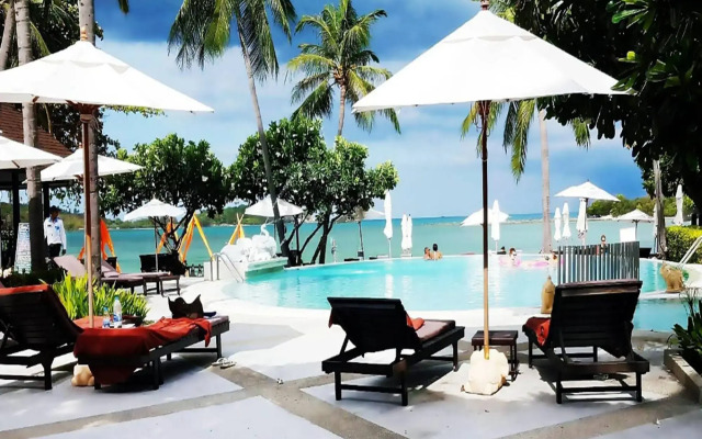 Iyara Beach Hotel & Plaza