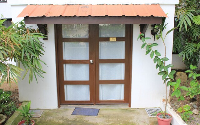 Laiya White Cove Beach Resort