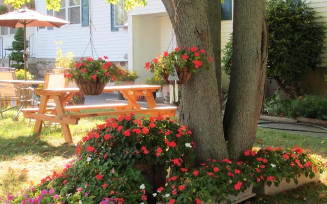 Founder's Brook Motel and Suites