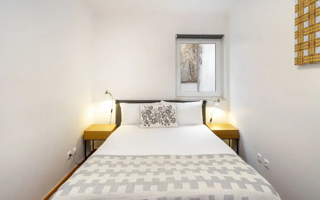 Downtown 1-Br Great For Mid-Term Rentals
