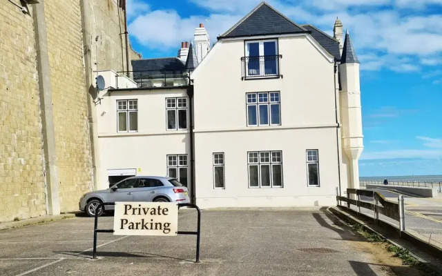 Seas the Day - Luxury Beach Apartment - Sleeps 4