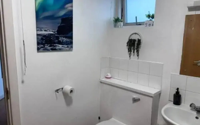 1br-sleeps4-35mintocentrallondon-40mintoheathrow