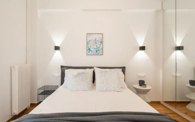 LIV - Premium Pagrati Apartment With View