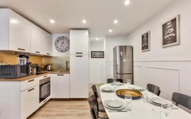 14 Luxury Flat Eiffel Design 1