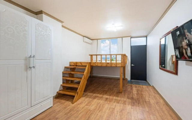 Goseong Jajackdo Aroma Pension