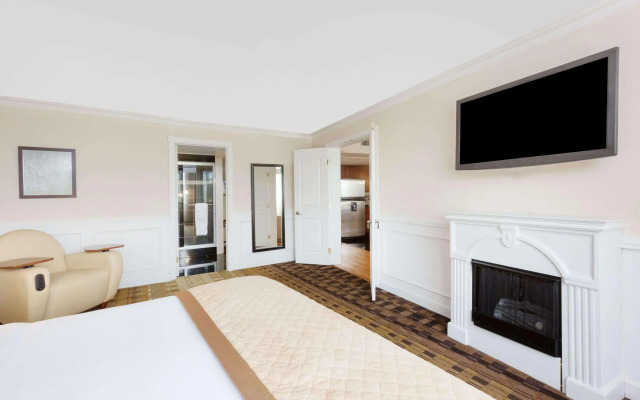 Clarion Hotel and Suites