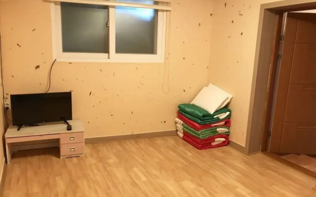 Jeonju Hanok Village Hyangchon Pension