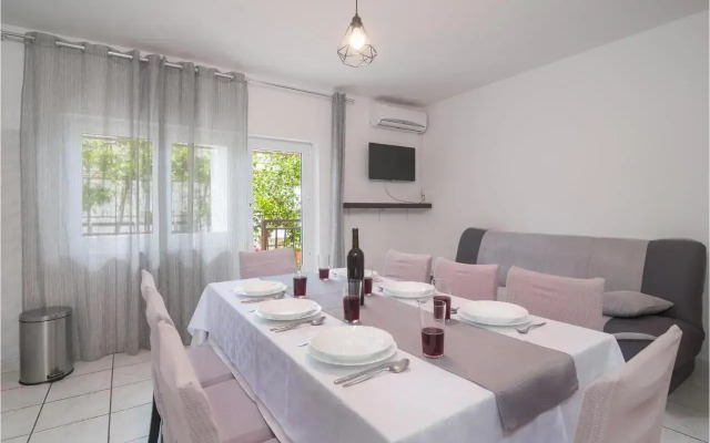 Three-Bedroom Apartment in Dugi Rat