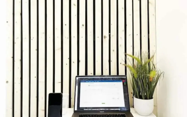 Modern Room in Centrally Located- Room 4