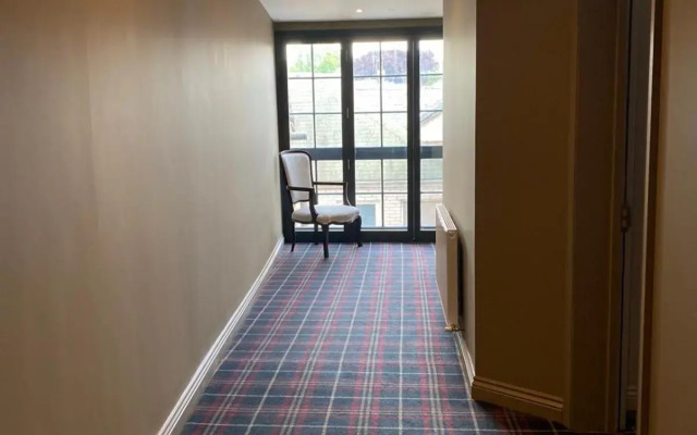 The Lounge Hotel and Bar