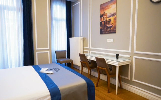 Triada Hotel