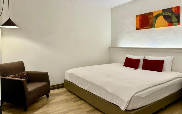 53 Hotel