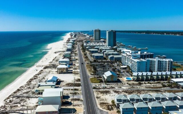 Pelican Pass by ALBVR