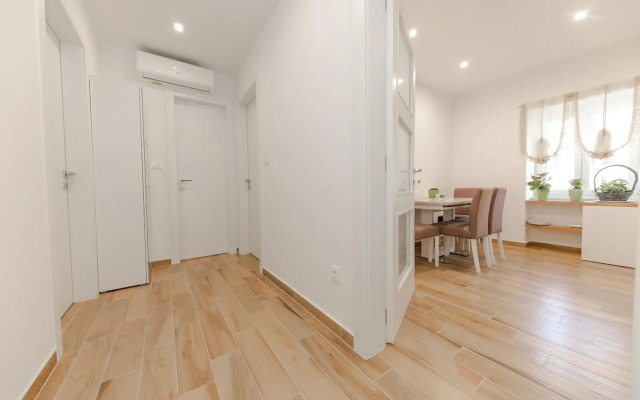 Apartments with WiFi Split - 18975
